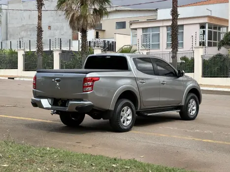 MITSUBISHI L 200 Triton 2.4 16V SPORT HPE TOP 4X4 CABINE DUPLA TURBO DIESEL AUTOMTICO, Foto 3