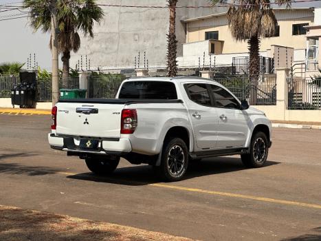 MITSUBISHI L 200 Triton 2.4 16V SPORT HPE-S 4X4 CABINE DUPLA TURBO DIESEL AUTOMTICO, Foto 4