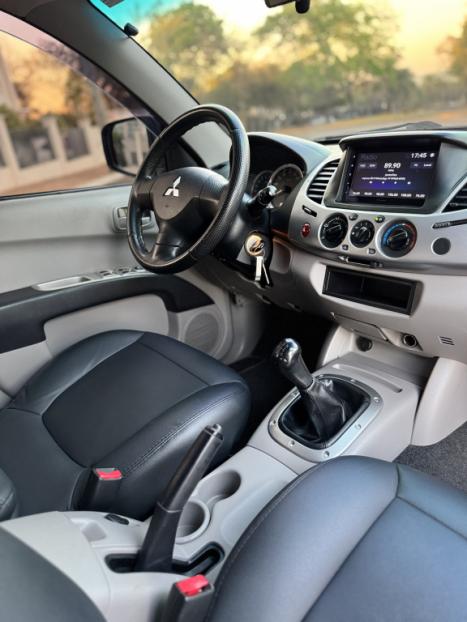 MITSUBISHI L 200 Triton 2.4 16V FLEX HLS CABINE DUPLA, Foto 12