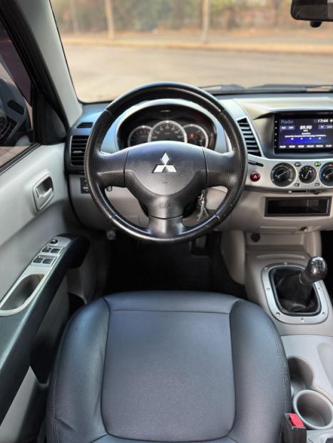 MITSUBISHI L 200 Triton 2.4 16V FLEX HLS CABINE DUPLA, Foto 15