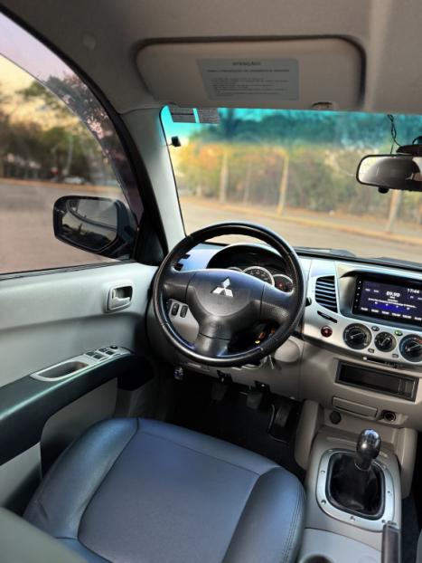 MITSUBISHI L 200 Triton 2.4 16V FLEX HLS CABINE DUPLA, Foto 17