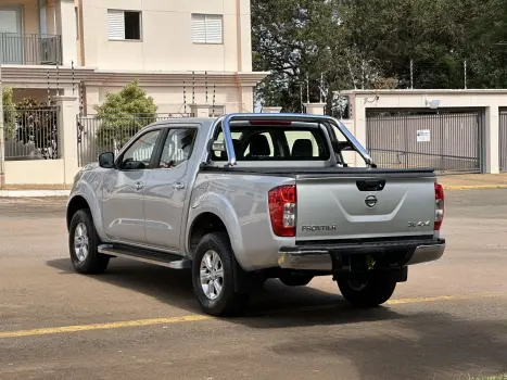 NISSAN Frontier 2.3 16V SE 4X4 CABINE DUPLA BI-TURBO DIESEL AUTOMTICO, Foto 4