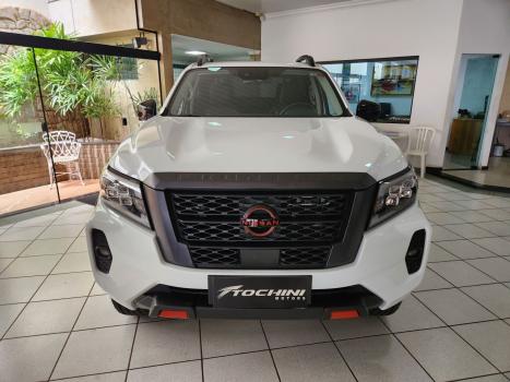 NISSAN Frontier 2.3 16V PRO4X CABINE DUPLA 4X4 BI-TURBO DIESEL AUTOMTICO, Foto 2