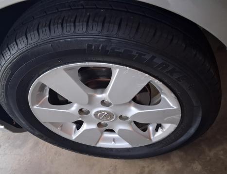 NISSAN Grand Livina 1.8 16V 4P FLEX S, Foto 17