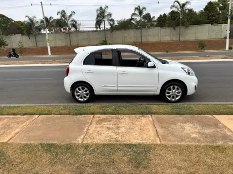 NISSAN March 1.6 16V 4P SV FLEX AUTOMTICO CVT, Foto 3