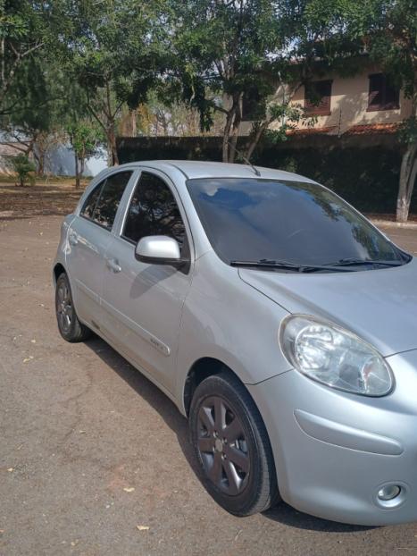 NISSAN March 1.6 16V 4P S FLEX, Foto 2