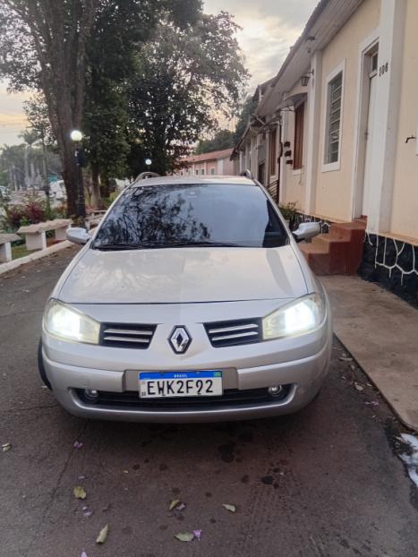 RENAULT Megane Grand Tour 1.6 16V 4P FLEX DYNAMIQUE, Foto 2