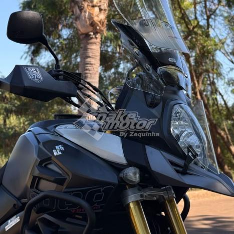 SUZUKI V-Strom DL 1000 A, Foto 2