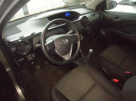 TOYOTA Etios Hatch 1.3 16V 4P FLEX X, Foto 2