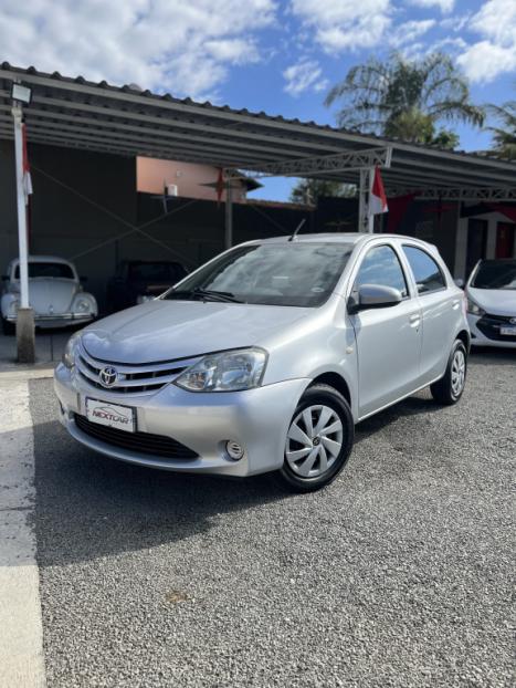 TOYOTA Etios Hatch 1.3 16V 4P FLEX, Foto 2