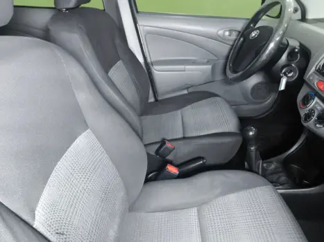 TOYOTA Etios Hatch 1.3 16V 4P FLEX X, Foto 21
