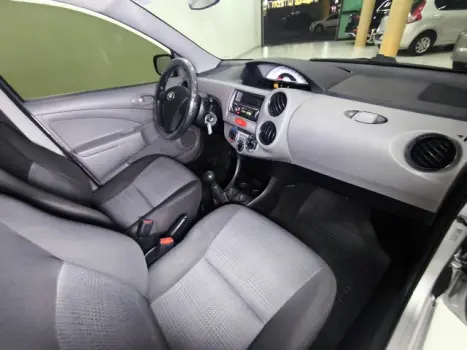 TOYOTA Etios Hatch 1.3 16V 4P FLEX X, Foto 22