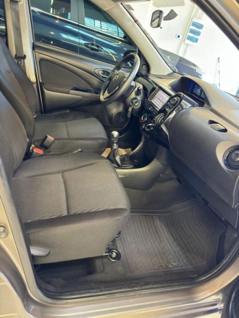 TOYOTA Etios Hatch 1.3 16V 4P FLEX X, Foto 8