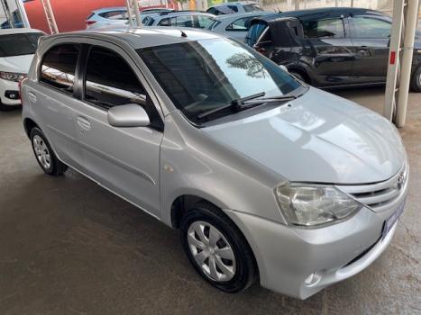 TOYOTA Etios Hatch 1.3 16V 4P FLEX XS, Foto 2