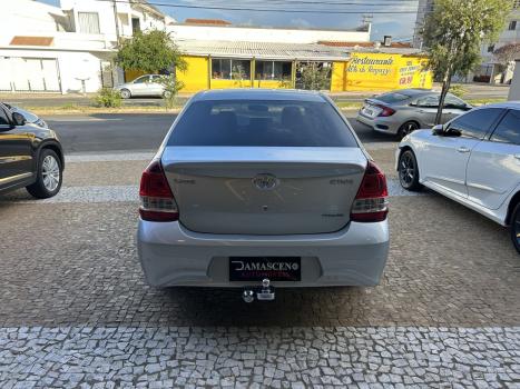 TOYOTA Etios Sedan 1.5 16V 4P FLEX PLATINUM AUTOMTICO, Foto 2