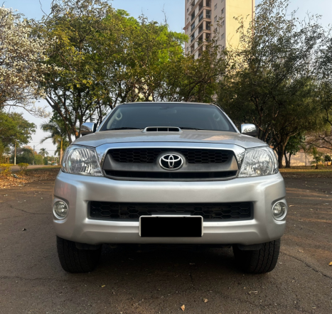 TOYOTA Hilux Caminhonete 3.0 4P 4X4 SRV TURBO DIESEL CABINE DUPLA LIMITED EDITION AUTOMTICO, Foto 2