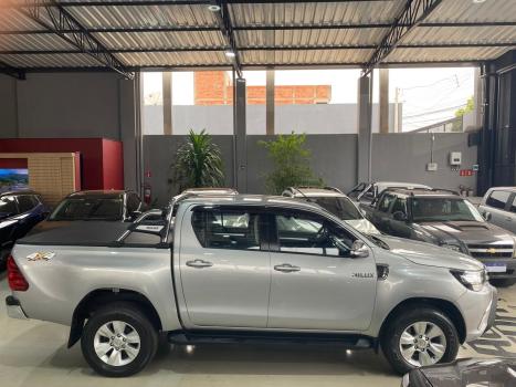 TOYOTA Hilux Caminhonete 2.8 16V SRV 4X4 DIESEL CABINE DUPLA AUTOMTICO, Foto 4