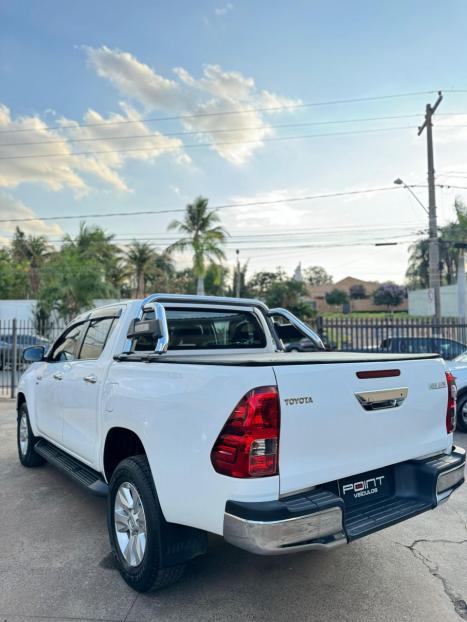 TOYOTA Hilux Caminhonete 2.7 16V 4P SR FLEX CABINE DUPLA AUTOMTICO, Foto 2