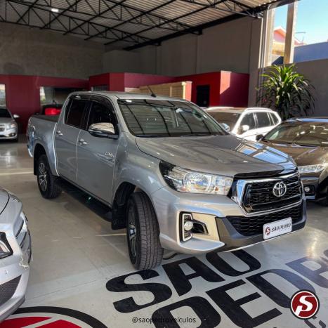 TOYOTA Hilux Caminhonete 2.7 16V 4P SRV FLEX CABINE DUPLA AUTOMTICO, Foto 2