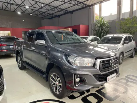 TOYOTA Hilux Caminhonete 2.7 16V 4P SRV FLEX CABINE DUPLA AUTOMTICO, Foto 2