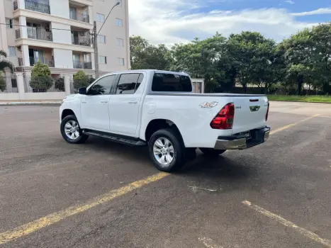 TOYOTA Hilux Caminhonete 2.8 16V 4P SR 4X4 DIESEL CABINE DUPLA AUTOMTICO, Foto 5