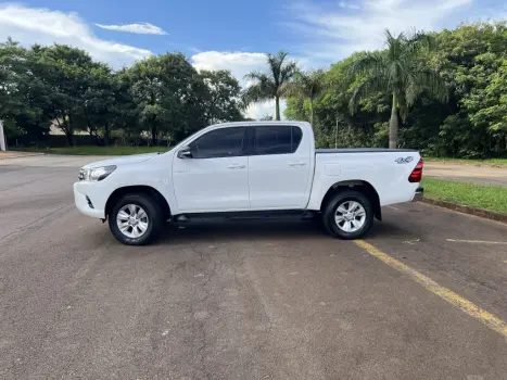 TOYOTA Hilux Caminhonete 2.8 16V 4P SR 4X4 DIESEL CABINE DUPLA AUTOMTICO, Foto 6