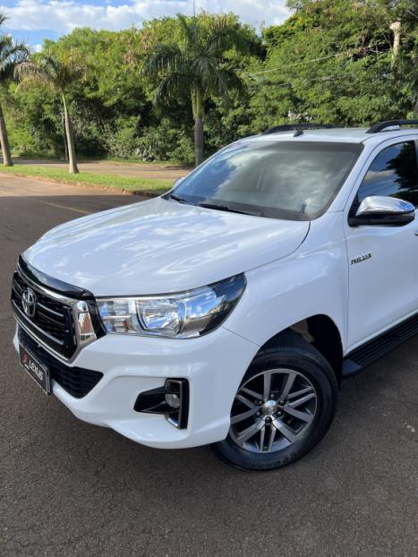 TOYOTA Hilux Caminhonete 2.8 16V SRV 4X4 DIESEL CABINE DUPLA AUTOMTICO, Foto 3