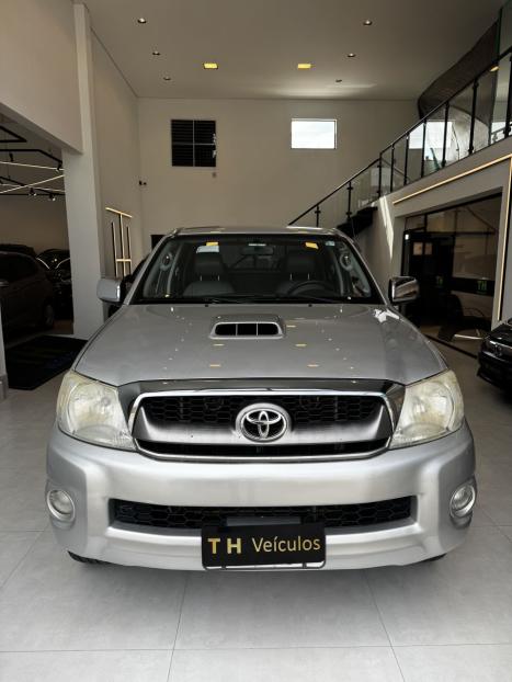 TOYOTA Hilux Caminhonete 3.0 16V 4P 4X4 SRV TURBO DIESEL CABINE DUPLA AUTOMTICO, Foto 1
