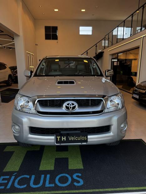 TOYOTA Hilux Caminhonete 3.0 16V 4P 4X4 SRV TURBO DIESEL CABINE DUPLA AUTOMTICO, Foto 1