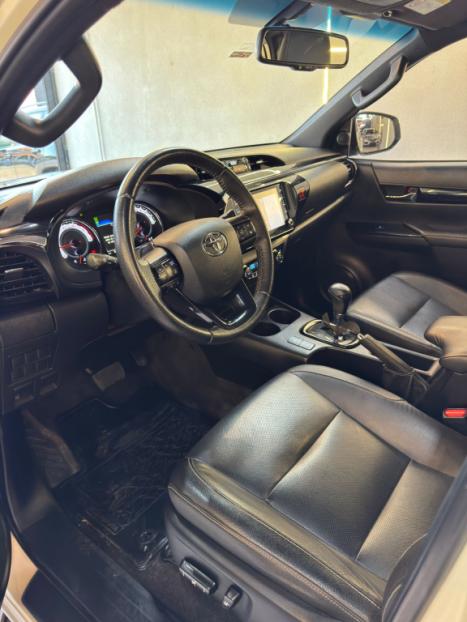 TOYOTA Hilux Caminhonete 2.8 16V SRX 50 ANOS 4X4 TURBO DIESEL CABINE DUPLA AUTOMTICO, Foto 9