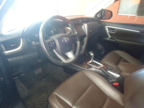 TOYOTA Hilux SW4 2.7 16V 4P FLEX SRV 7 LUGARES AUTOMTICO, Foto 3
