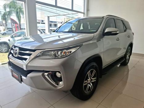 TOYOTA Hilux SW4 2.7 16V 4P FLEX SR 7 LUGARES AUTOMTICO, Foto 3