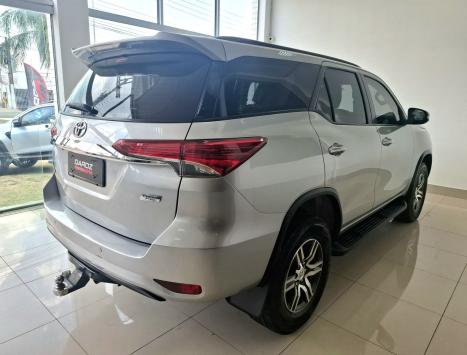 TOYOTA Hilux SW4 2.7 16V 4P FLEX SR 7 LUGARES AUTOMTICO, Foto 4