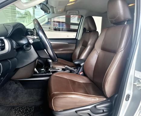 TOYOTA Hilux SW4 2.7 16V 4P FLEX SR 7 LUGARES AUTOMTICO, Foto 8