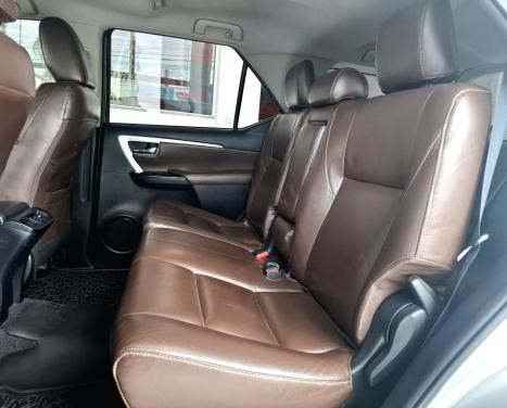 TOYOTA Hilux SW4 2.7 16V 4P FLEX SR 7 LUGARES AUTOMTICO, Foto 9