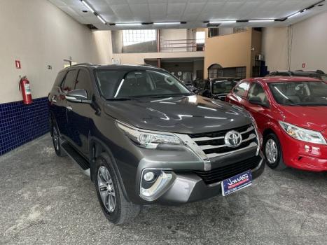 TOYOTA Hilux SW4 2.8 16V 4P SRX 4X4 7 LUGARES TURBO DIESEL AUTOMTICO, Foto 3