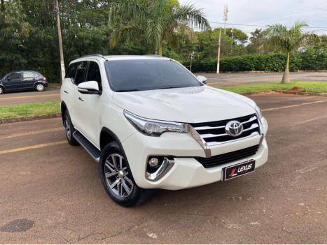 TOYOTA Hilux SW4 2.8 16V 4P SRX 4X4 7 LUGARES TURBO DIESEL AUTOMTICO, Foto 2