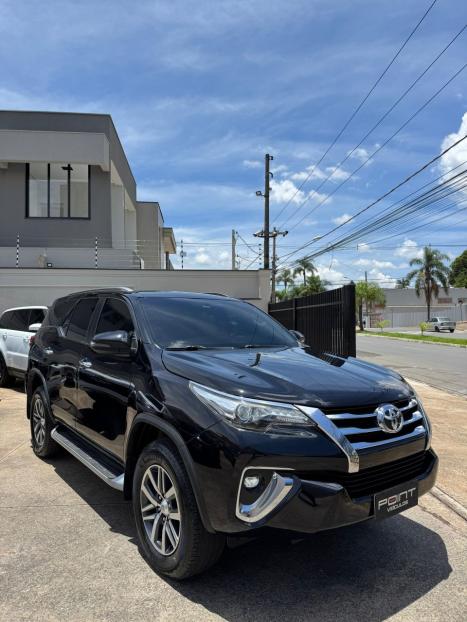 TOYOTA Hilux SW4 2.8 4P SRX 4X4 TURBO DIESEL AUTOMTICO, Foto 1