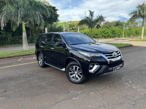 TOYOTA Hilux SW4 2.8 16V 4P SRX 4X4 7 LUGARES TURBO DIESEL AUTOMTICO, Foto 3