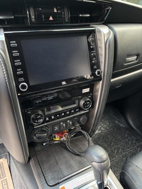 TOYOTA Hilux SW4 2.8 16V 4P SRX 4X4 7 LUGARES TURBO DIESEL AUTOMTICO, Foto 2