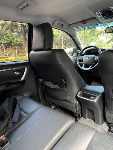 TOYOTA Hilux SW4 2.8 16V 4P SRX 4X4 7 LUGARES TURBO DIESEL AUTOMTICO, Foto 4
