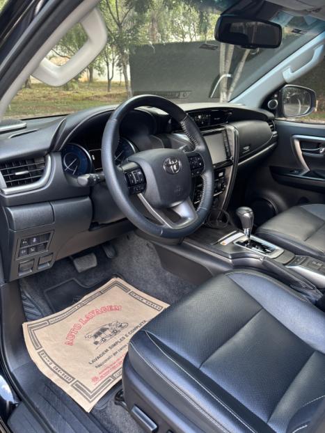TOYOTA Hilux SW4 2.8 16V 4P SRX 4X4 7 LUGARES TURBO DIESEL AUTOMTICO, Foto 6