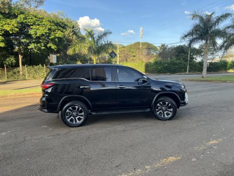 TOYOTA Hilux SW4 2.8 4P SRX 4X4 DIAMOND 7 LUGARES TURBO DIESEL AUTOMTICO, Foto 8