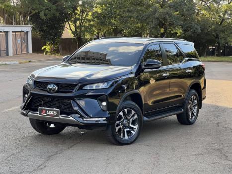TOYOTA Hilux SW4 2.8 4P SRX 4X4 DIAMOND 7 LUGARES TURBO DIESEL AUTOMTICO, Foto 2