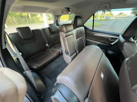 TOYOTA Hilux SW4 2.8 16V 4P SRX 4X4 7 LUGARES TURBO DIESEL AUTOMTICO, Foto 17