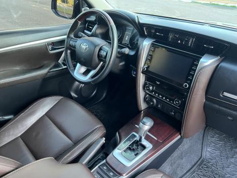 TOYOTA Hilux SW4 2.8 16V 4P SRX 4X4 7 LUGARES TURBO DIESEL AUTOMTICO, Foto 13