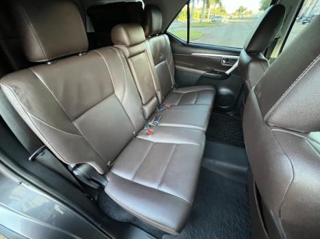 TOYOTA Hilux SW4 2.8 16V 4P SRX 4X4 7 LUGARES TURBO DIESEL AUTOMTICO, Foto 16