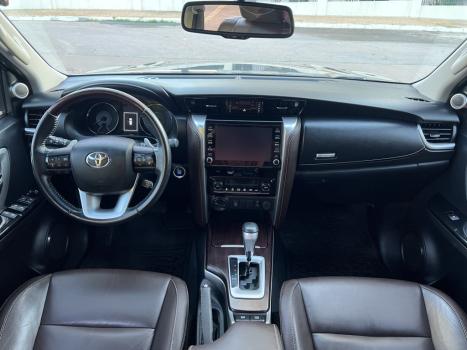 TOYOTA Hilux SW4 2.8 16V 4P SRX 4X4 7 LUGARES TURBO DIESEL AUTOMTICO, Foto 11