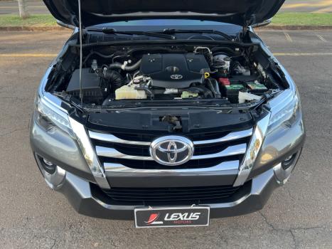 TOYOTA Hilux SW4 2.8 16V 4P SRX 4X4 7 LUGARES TURBO DIESEL AUTOMTICO, Foto 10