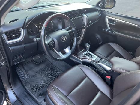 TOYOTA Hilux SW4 2.8 16V 4P SRX 4X4 7 LUGARES TURBO DIESEL AUTOMTICO, Foto 14